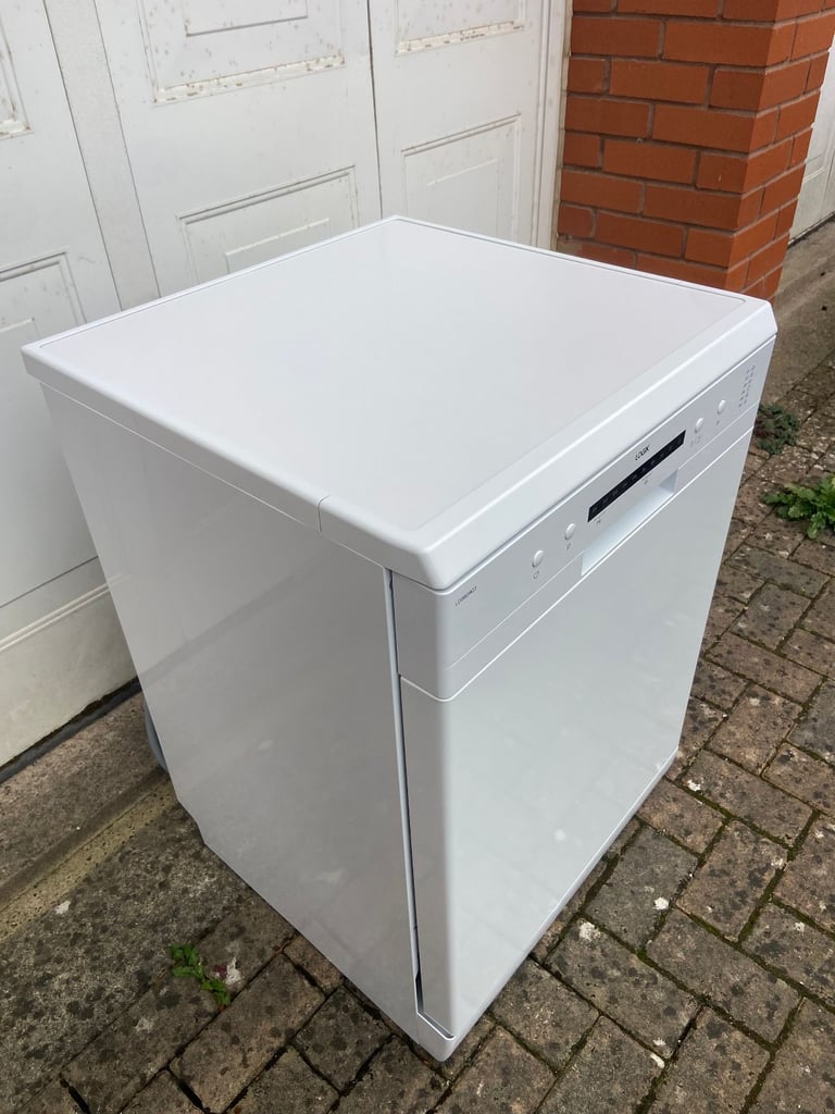 LOGIK Full-Size Dishwasher 12 place settings. Like a new. I'm happy to deliver in Bristol for free.