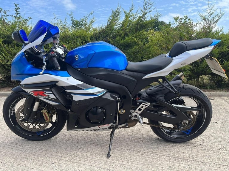 2014 14 SUZUKI GSXR 1000 L4 BLUE  WHITE SPORTS R1 GSXR1000 - LOW MILES CBR