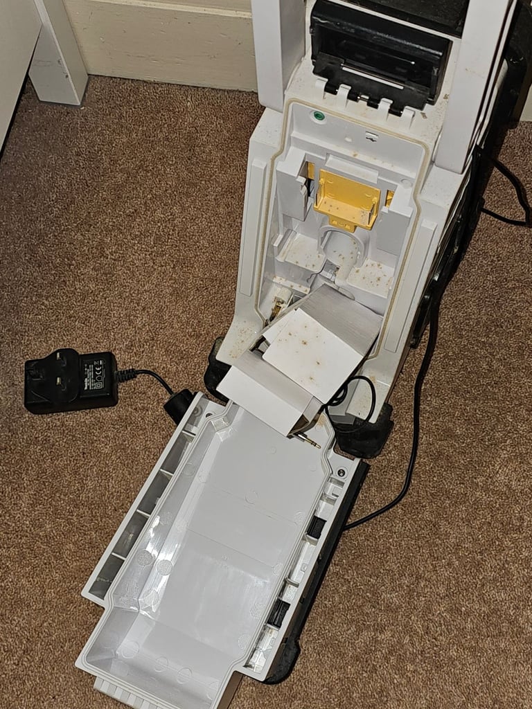  Makita DMR104 DAB/FM Job‑Site Radio – White – Makita DMR110 DAB/FM Site Radio - Barely Used