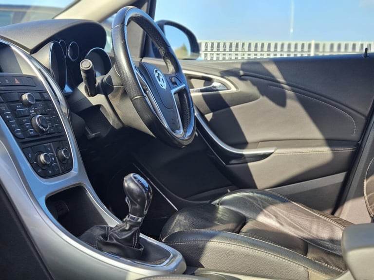 2010 Vauxhall Astra 1.7 CDTi 16V ecoFLEX SRi 5dr HATCHBACK Diesel Manual - Image 7