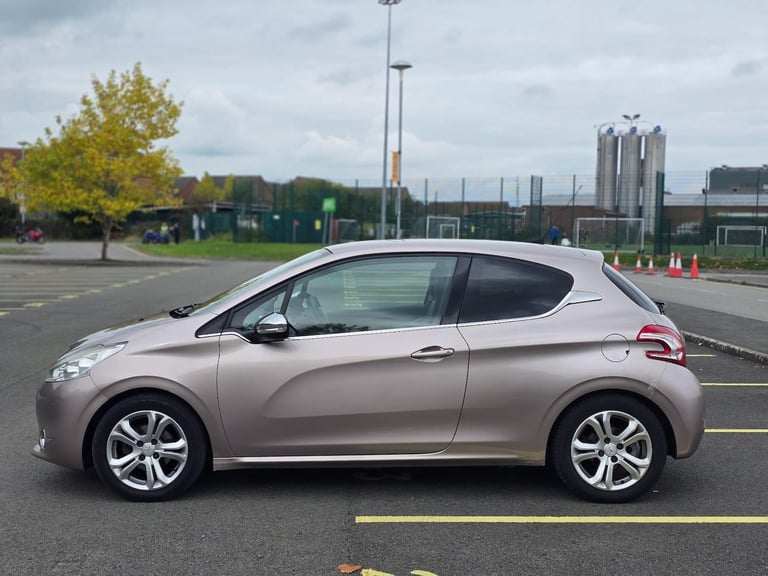 2012 Peugeot 208 1.4 VTi Allure Euro 5 3dr HATCHBACK Petrol Manual