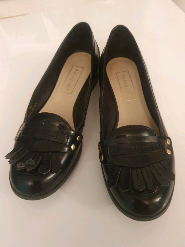 Flat shoes