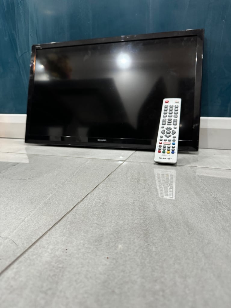£50 Sharp 24in smart LCD/DVD combi