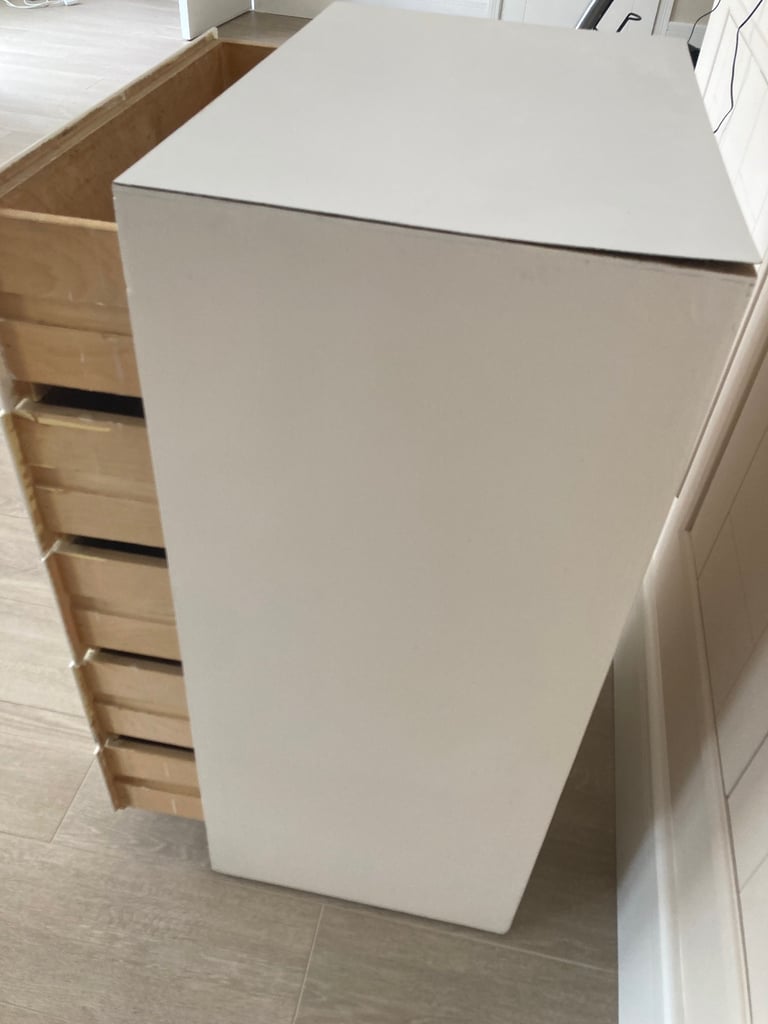 White 5-Drawer Chest of Drawers – Built-in Handle Design, Tongue & Groove Drawers