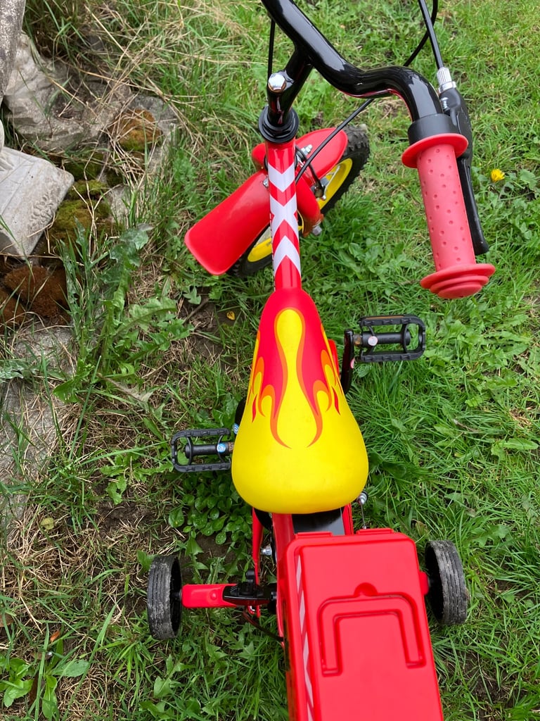 Apollo child’s bicycle 