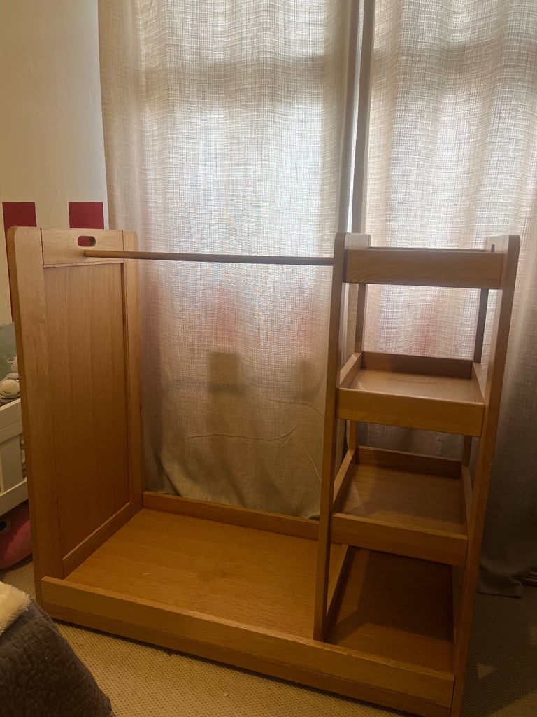 Children’s dressing up rail 