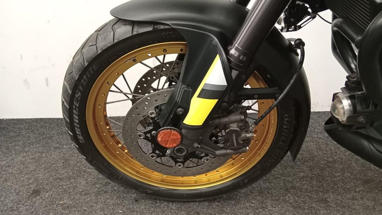 SUZUKI DL1000 ** 12 MONTH MOT - DELKEVIC EXHAUST - CRASH BARS ** 