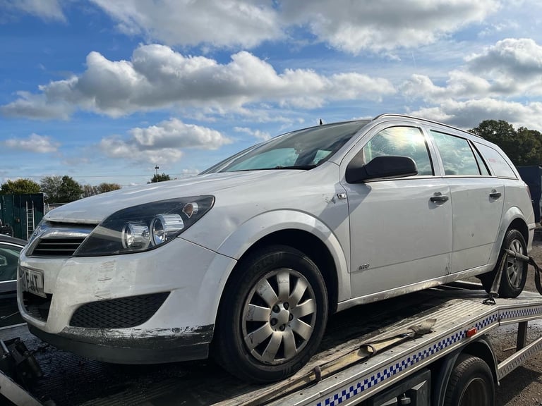 Vauxhall Astra H estate 1.7 cdti 2010 white BREAKING FOR PARTS 