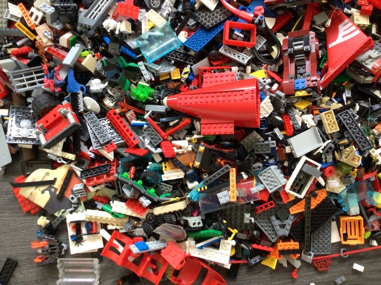 Lego 12 kg in weight, lots of parts, some Lego city, some Lego friends and stars wars etc 