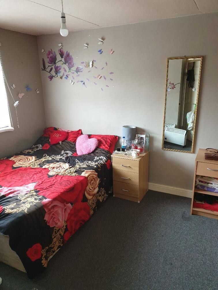 Spacious 2-Bedroom Flat Available on Church Road