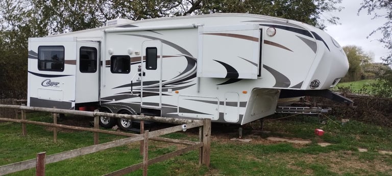 cougar american 5th wheel +dodge ram v8 4x4 lpg 6 seater