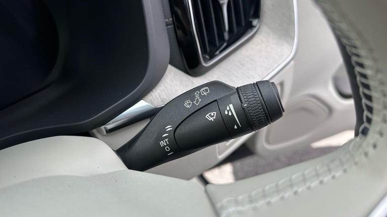 2021 Volvo XC60 2.0 B5P Inscription 5dr AWD Geartronic ESTATE PETROL Automatic