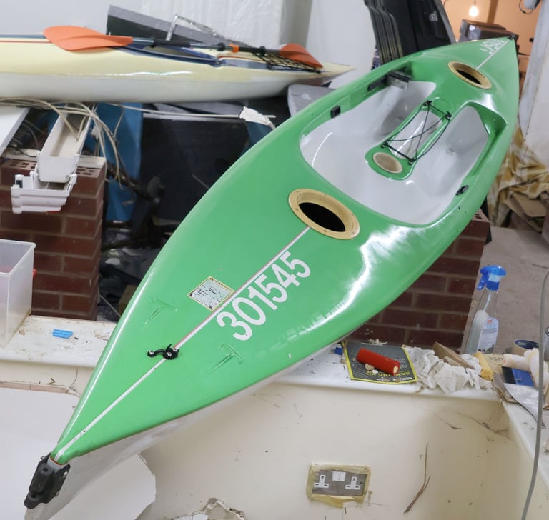 12 FOOT Kayak Canoe , fishing / Water sports