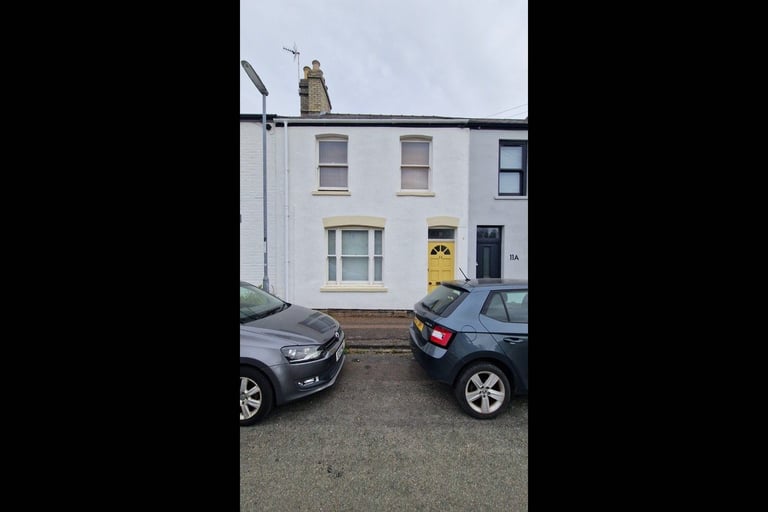 3 bedroom period house in CB1, £2100p/m