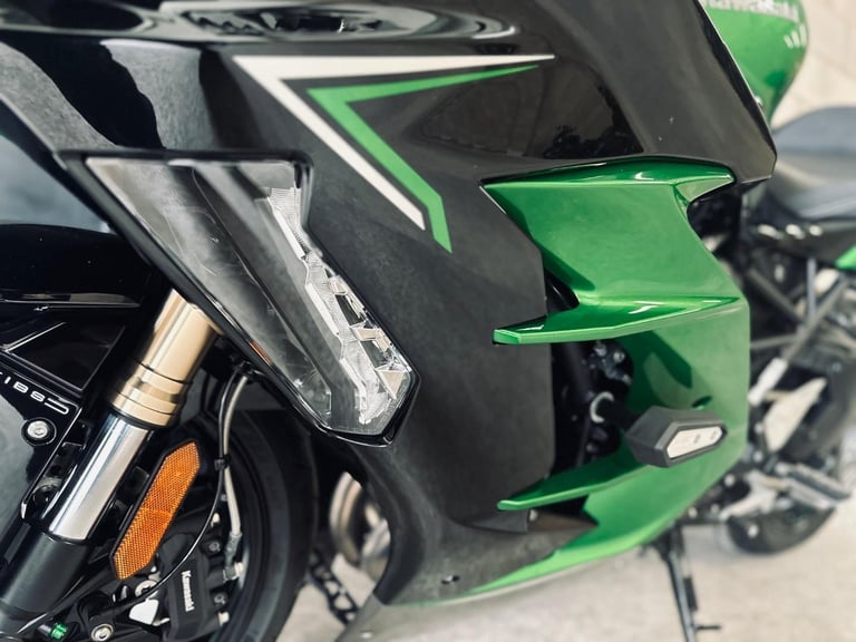 STUNNING ONE OWNER 2023/23 KAWASAKI NINJA H2 SX PERFORMANCE MOTORCYCLE 