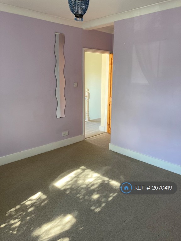 3 bedroom house in West Molesey, West Molesey, KT8 (3 bed) (#2670419)