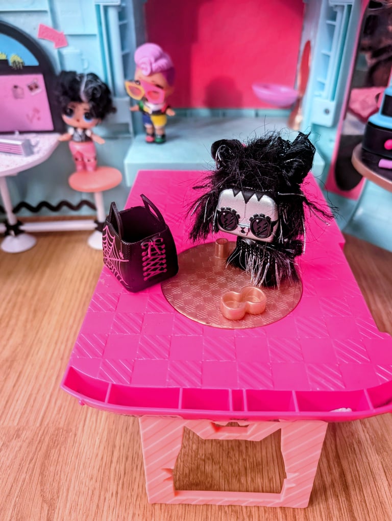 Lol campervan with a few dolls and a pet