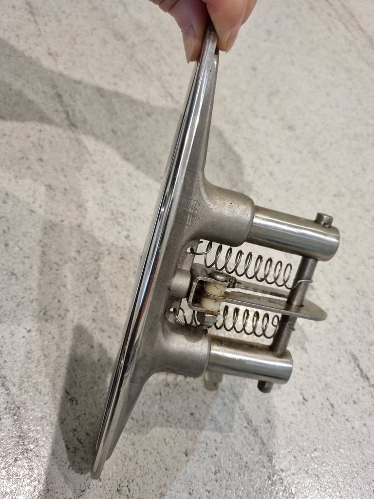 Stainless steel pop up boat cleat