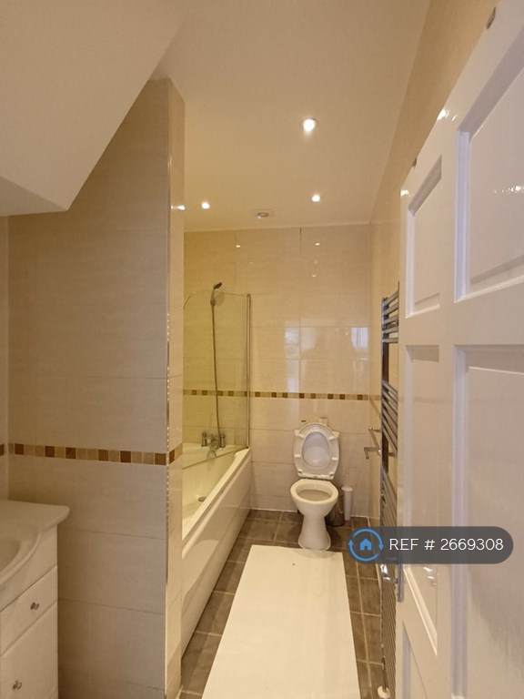 4 bedroom house in Clive Road, London, SW19 (4 bed) (#2669308)