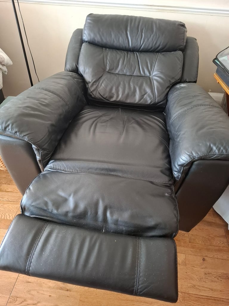 FREE FOR FAST COLLECTION: 3 seater and matching chair both with recliners