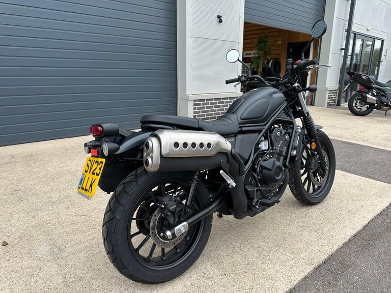 HONDA CL500 A-P STREET SCRAMBLER 2023 - ONLY 390 MILES. HEATED GRIPS, SADDLE BAG