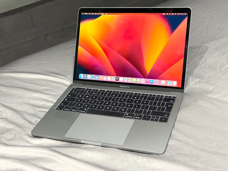CAN HAND DELIVER,ONLY USED FEW TIMES, CYCLE 164, MACBOOK PRO 2017 13 INCH LAPTOP,I7, 512GB,16GB RAM 