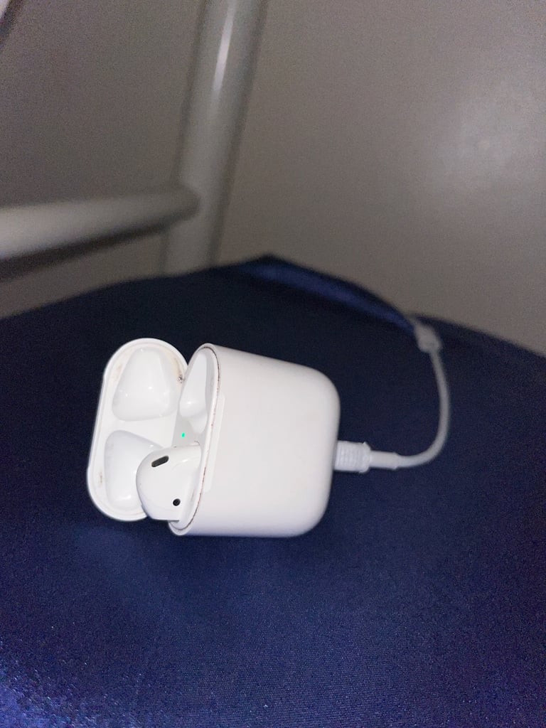 Apple AirPods 2nd Generation right ear only