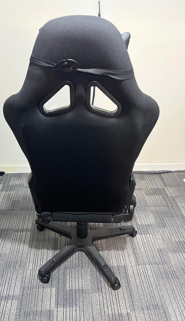 DX RACER GAMING CHAIR