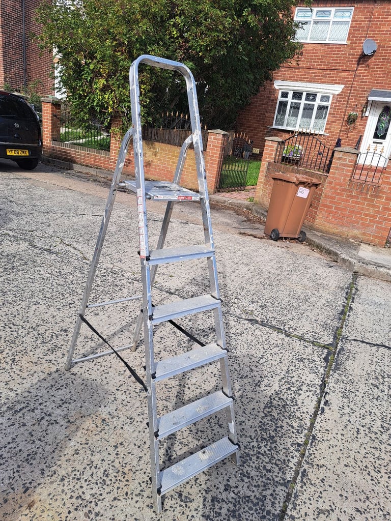 image for 6 step aluminium step ladders with platform at the top 