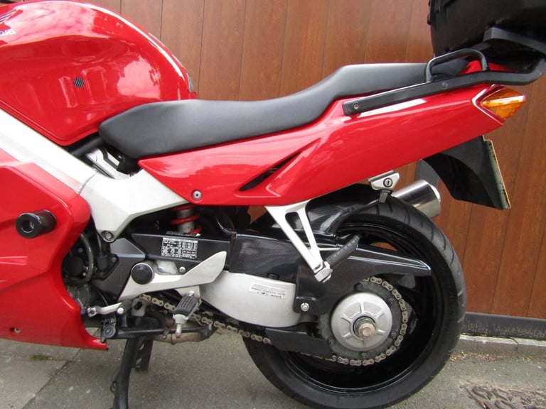 HONDA VFR 800 * LOW MILEAGE 12,000 * WITH BOX * AMAZING CONDITION *YEARS MOT *
