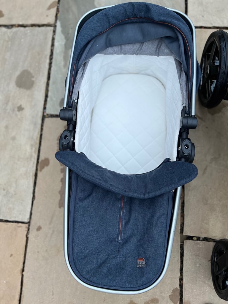 Silver Cross Wave Tandem Pushchair  