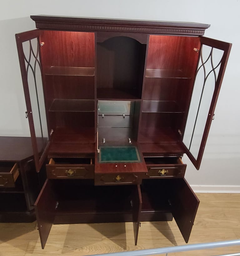 image for 35 pounds if collected by you. 10 pounds extra if I deliver. (display cabinet set) 