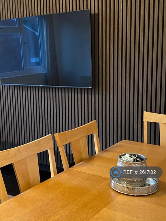 1 bedroom flat in Cherryton Walk, Manchester, M13 (1 bed) (#2617182)