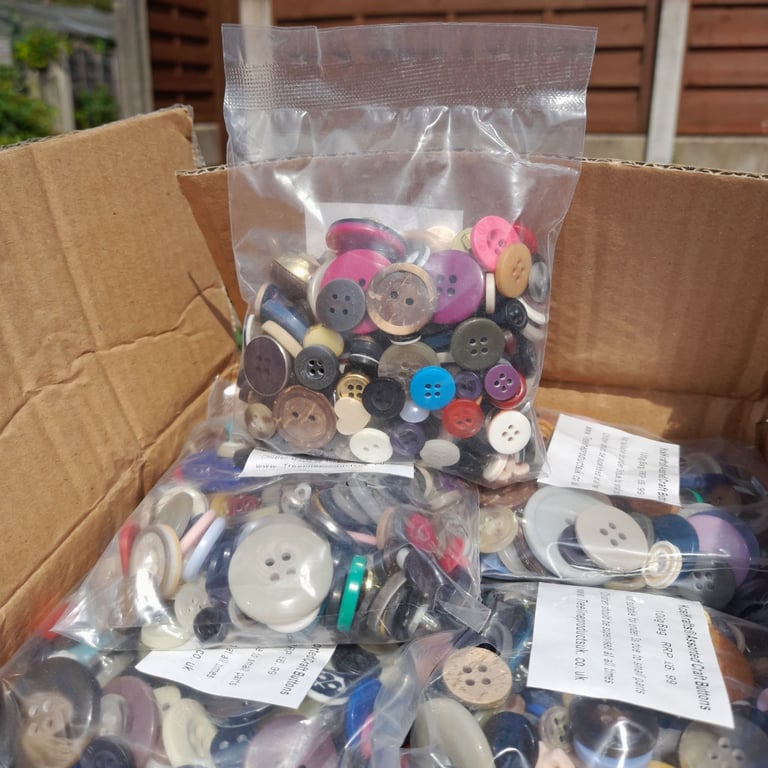 NEW Box Mixed Craft Buttons [2KG] RRP £139.80