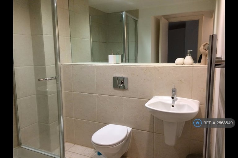 2 bedroom flat in Wellington Street, Leeds, LS1 (2 bed) (#2663549)