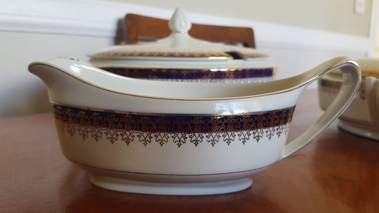 Alfred Meakin Bleu De Roi Tableware 3 Tureen Serving Dishes plus Gravy Boat