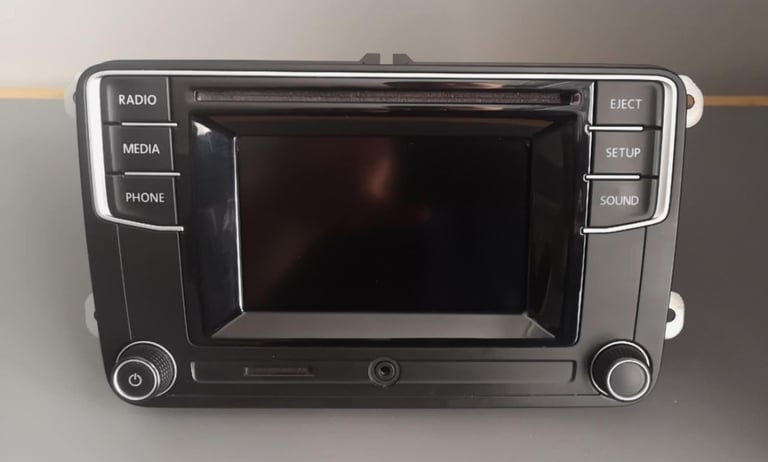 2016 Volkswagen Caddy Stereo with Touchscreen, Bluetooth, DAB Radio, Excellent Condition