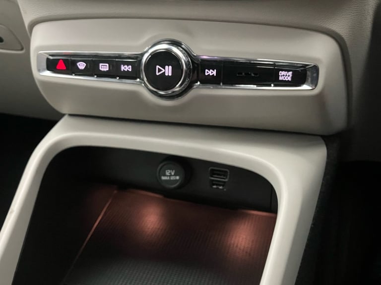 2020 Volvo XC40 2.0 B4P Inscription Pro 5dr Auto Estate Automatic
