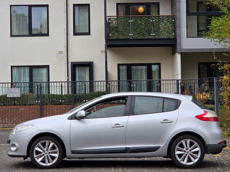 2011 Renault Megane 1.5 dCi Dynamique TomTom Euro 5 5dr HATCHBACK Diesel Manual