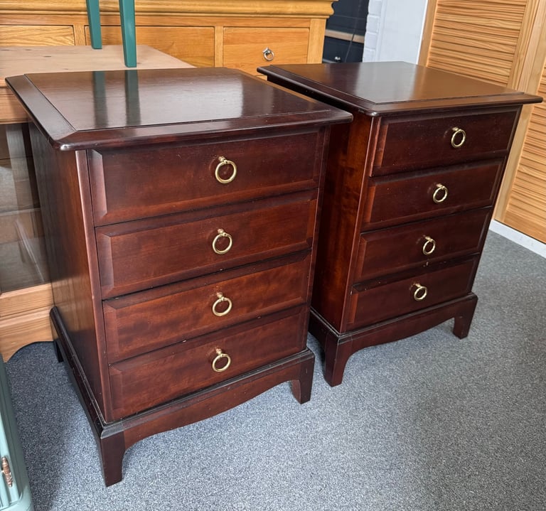 Stag Minstrel pair of 4-drawer bedsides 