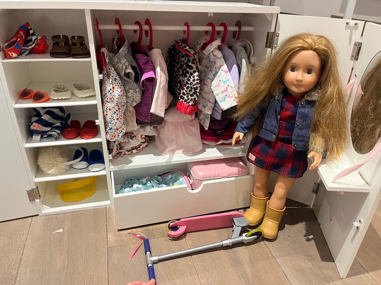 (Great condition) Our Generation doll and a LOT clothes and accessories