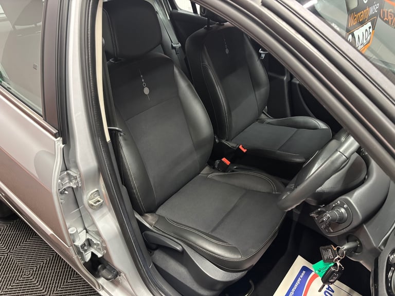 2012 Renault Clio 1.2 16V Dynamique TomTom 5dr HATCHBACK Petrol Manual