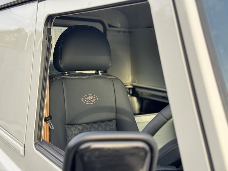 2010 Land Rover Defender Hard Top TDCi PANEL VAN DIESEL Manual