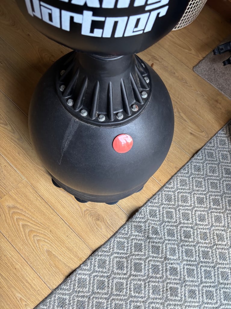 FREE STANDING BOXING PUNCH BAG