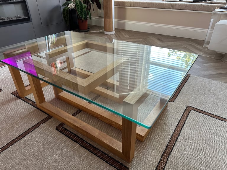 Coffee Table With Glass Top.