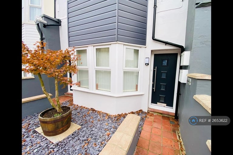 1 bedroom flat in Severn Road, Weston-Super-Mare, BS23 (1 bed) (#2653622)