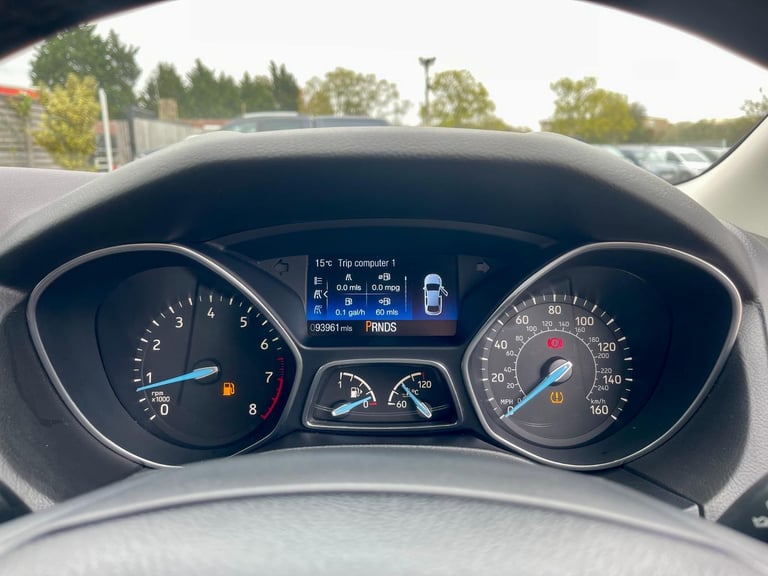 Ford Focus 1.6 Ti-VCT 125 TITANIUM POWERSHIFT AUTO