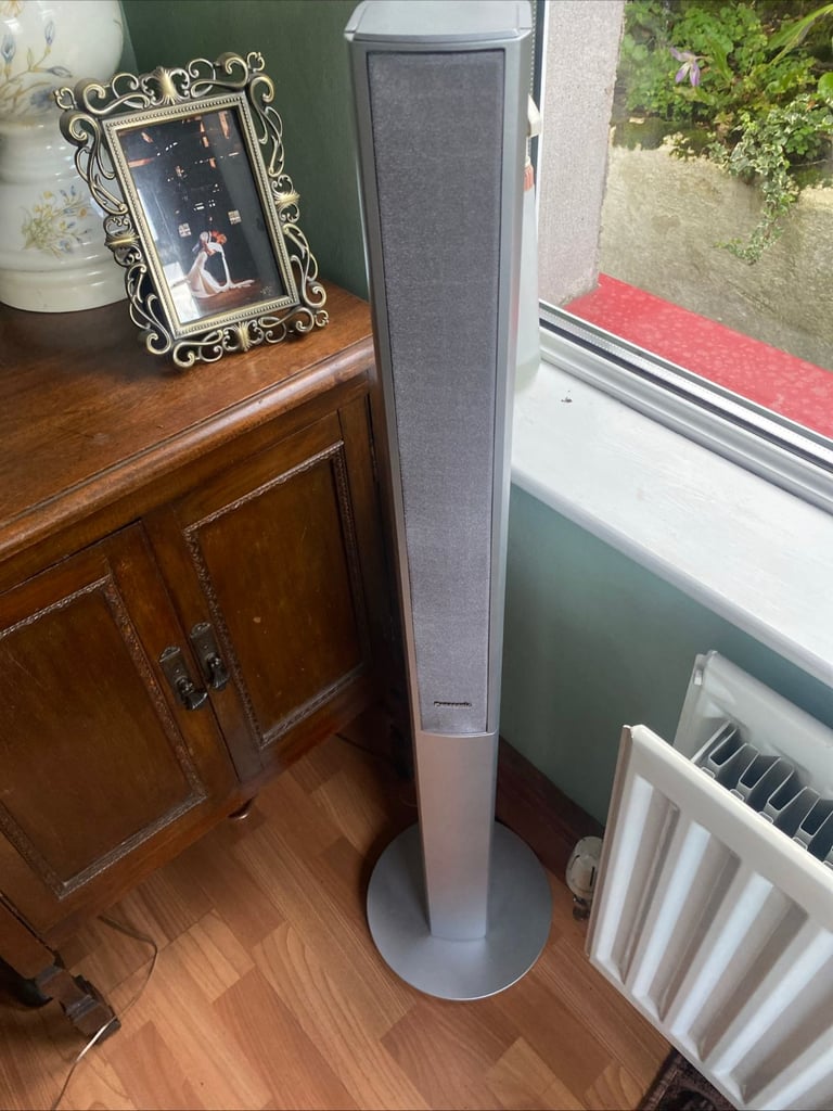 Panasonic Quintrix TX32PS500 CRT Retro Gaming TV with Surround Sound System and  Remote