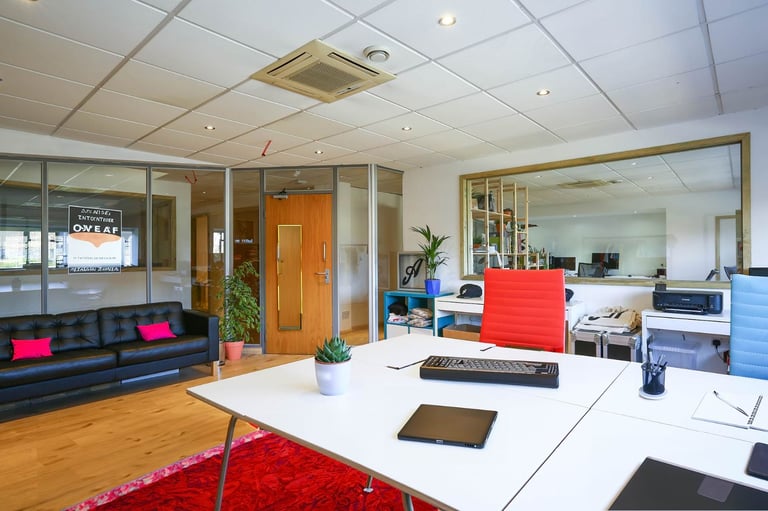 Office | Creative Space | Beauty Room | Workspace | Artist Studio | Desk In Hackney East London E9