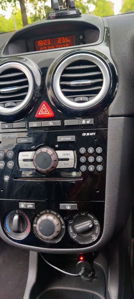 Vauxhall, CORSA, 1.4 Petrol Hatchback, 2010, Manual, 1398 (cc),5 doors - Image 9